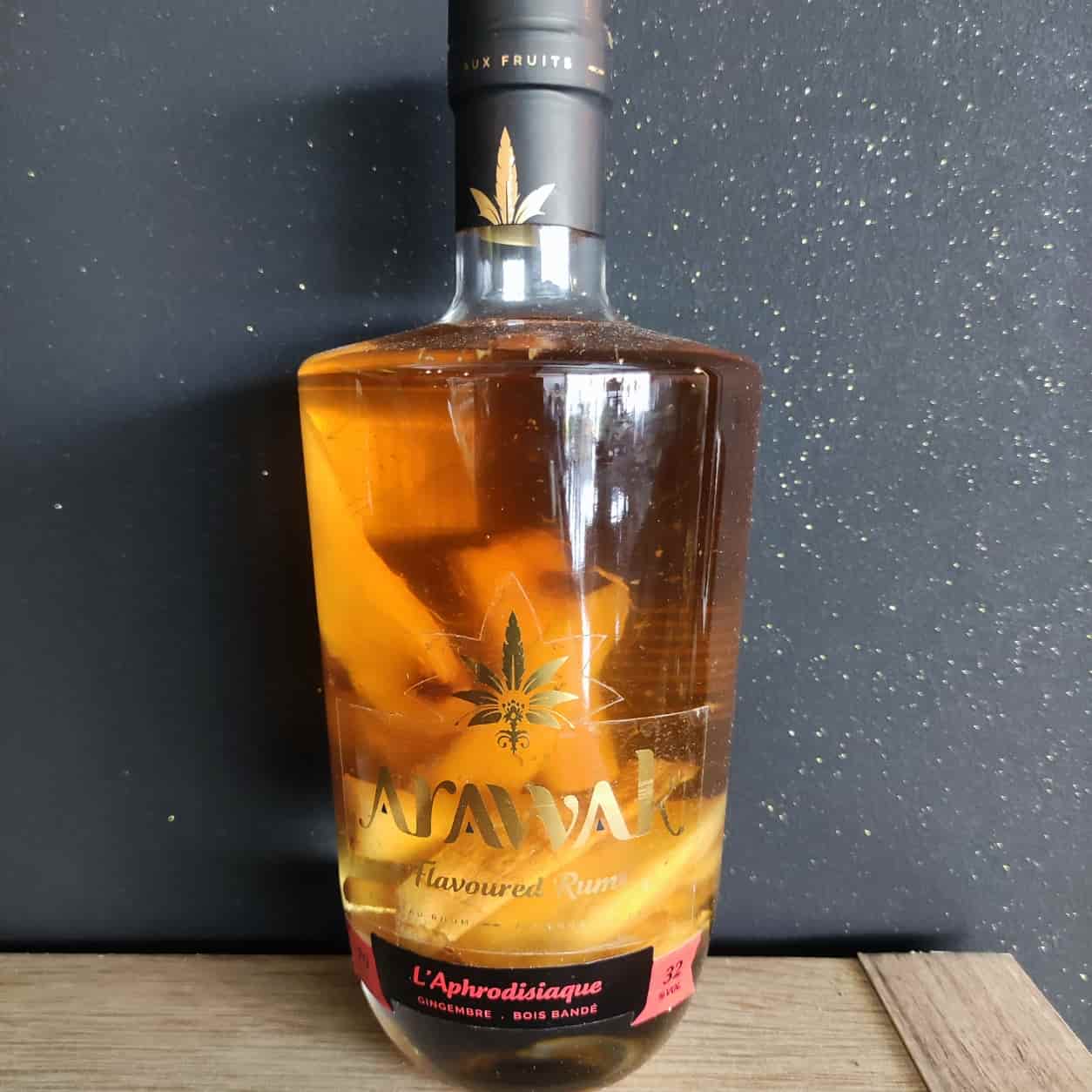 RHU0002640.jpg Rhum Arawak Arranges Gingembre Bois Bande 70 cl 32° – Image 1